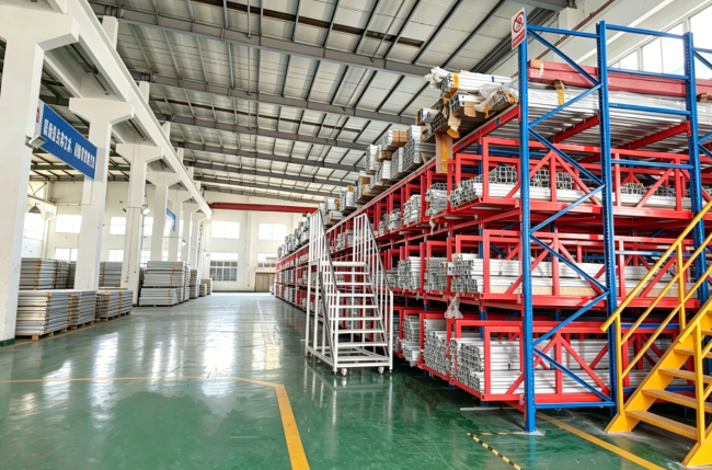 黄色软件香蕉视频-成品车间-铝型材成品仓储